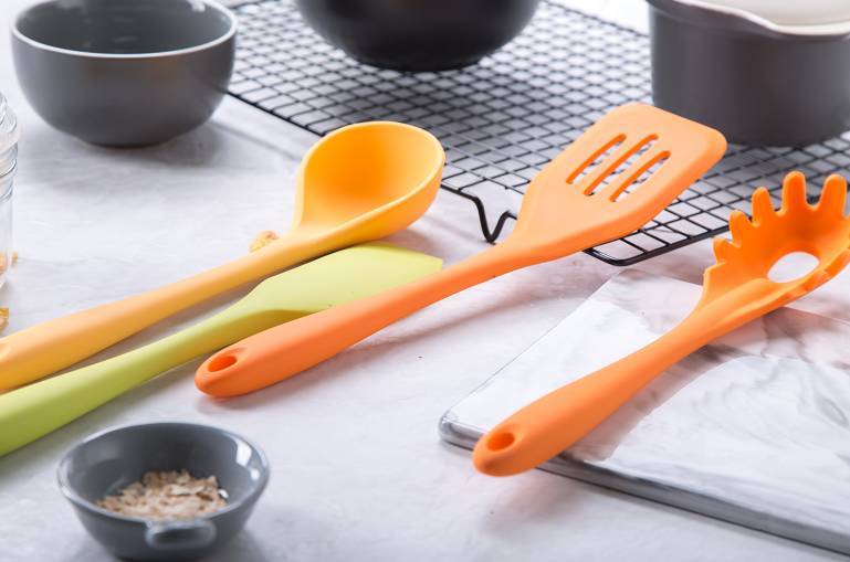 硅膠粘尼龍慢干膠應(yīng)用